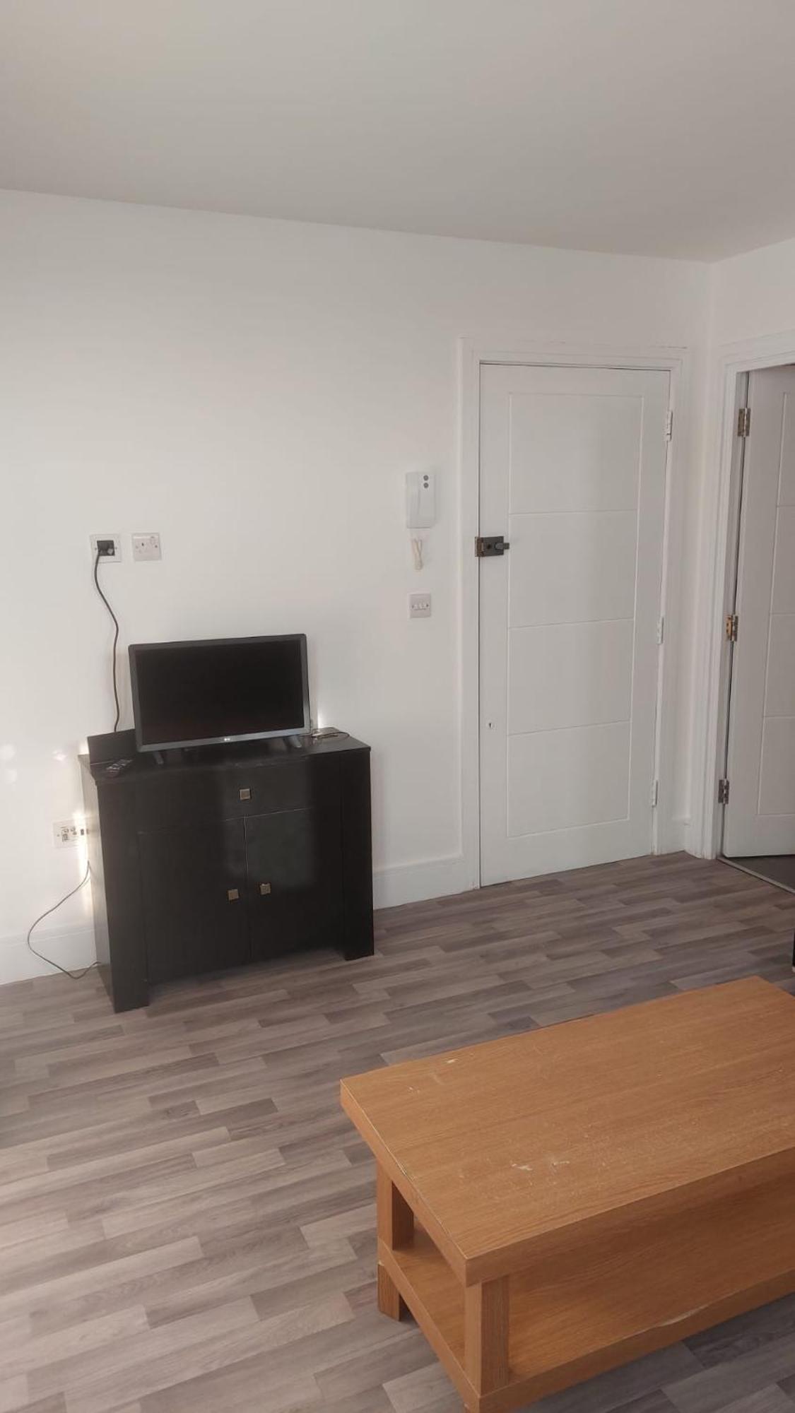 Spacious Studio Maidstone - Redecorated Oct 2023 Exterior photo