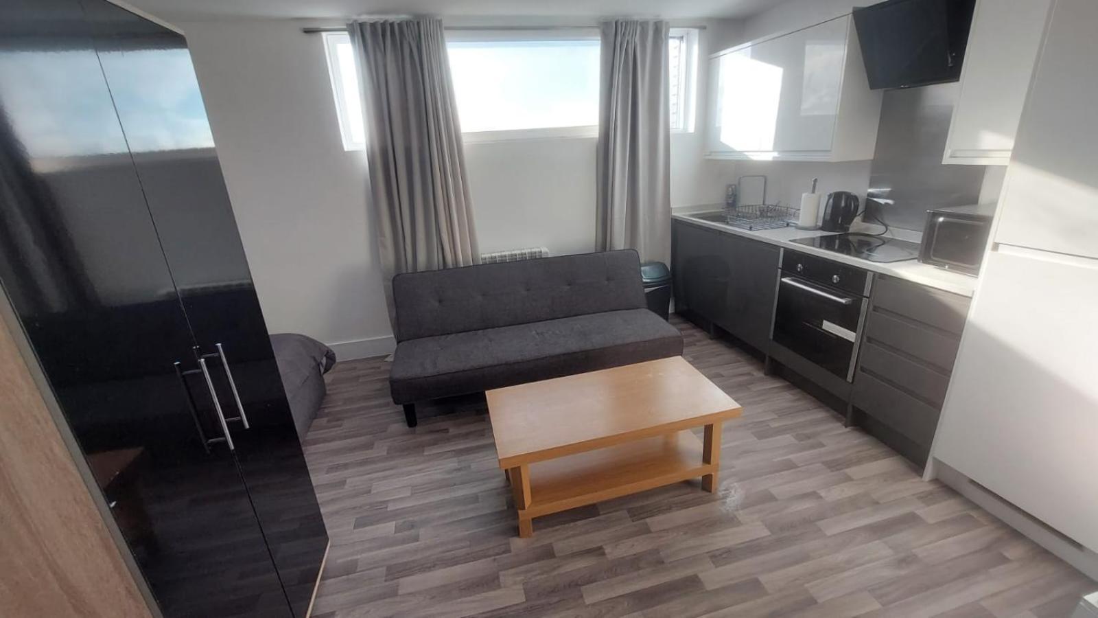 Spacious Studio Maidstone - Redecorated Oct 2023 Exterior photo