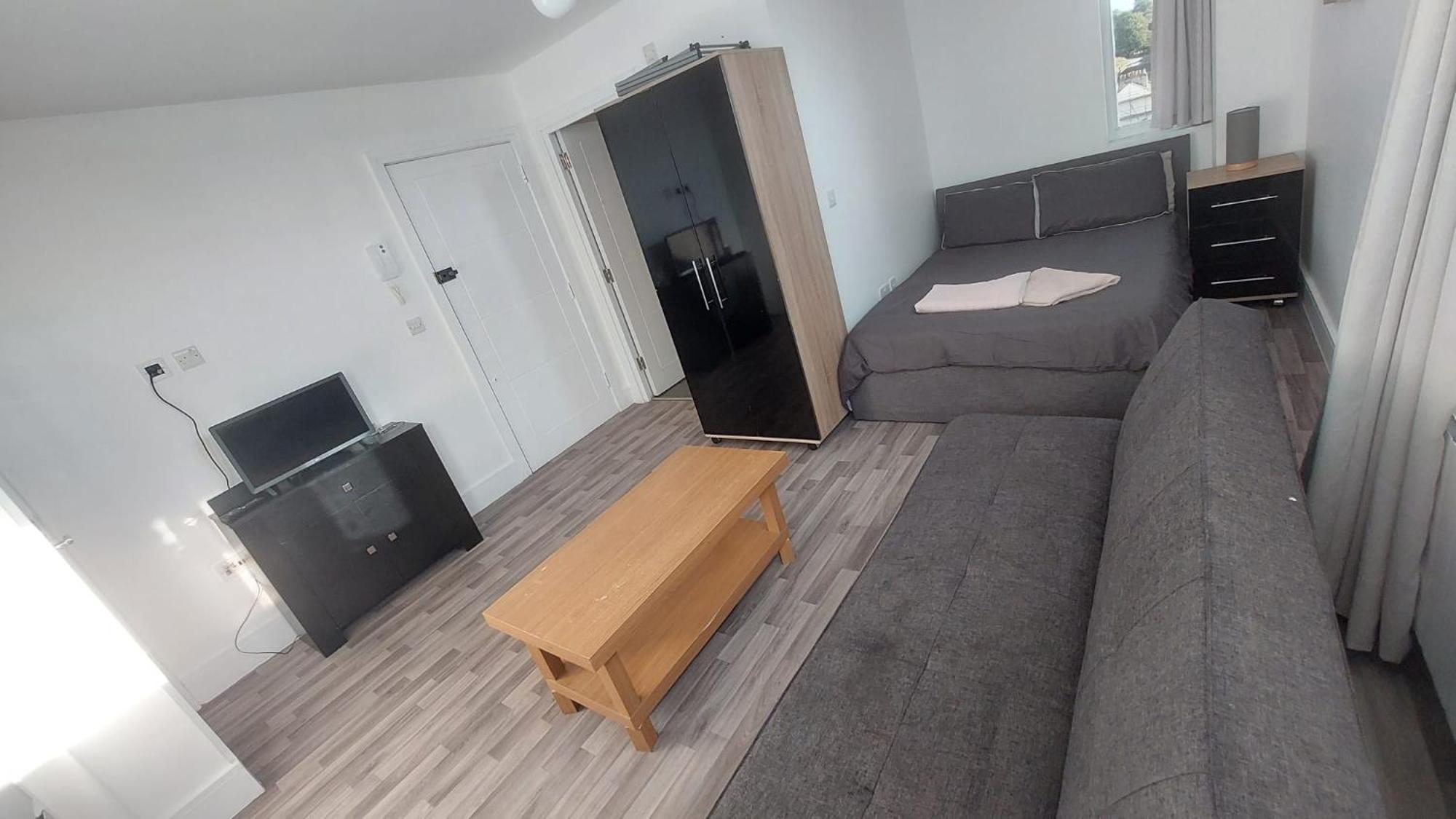 Spacious Studio Maidstone - Redecorated Oct 2023 Exterior photo